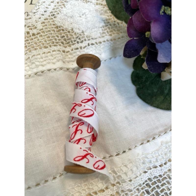 法國復古綠紙盒刺繡英文字母縮寫衣標娃娃布作手作素材攝影拍照道具-細節圖4