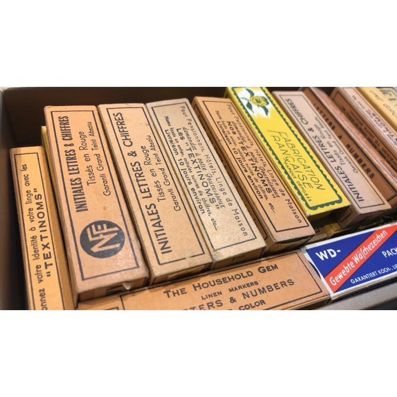 法國復古古件刺繡孤品英文字母名字縮寫衣標娃娃布作手作素材攝影拍照道具-細節圖3