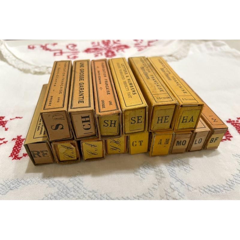 法國復古古件刺繡孤品英文字母名字縮寫衣標娃娃布作手作素材攝影拍照道具-細節圖4