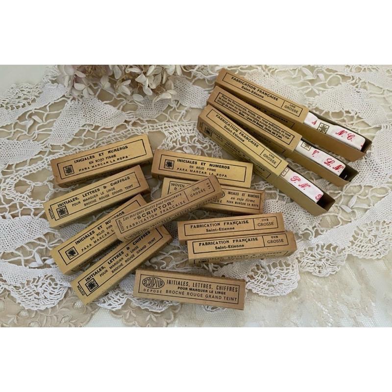 法國復古古件刺繡孤品英文字母名字縮寫衣標娃娃布作手作素材攝影拍照道具-細節圖5