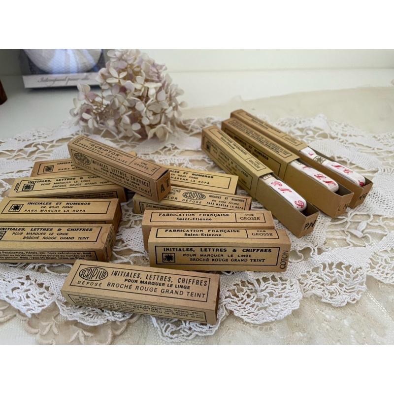 法國復古古件刺繡孤品英文字母名字縮寫衣標娃娃布作手作素材攝影拍照道具-細節圖6