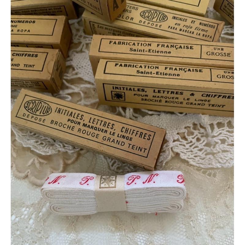 法國復古古件刺繡孤品英文字母名字縮寫衣標娃娃布作手作素材攝影拍照道具-細節圖7