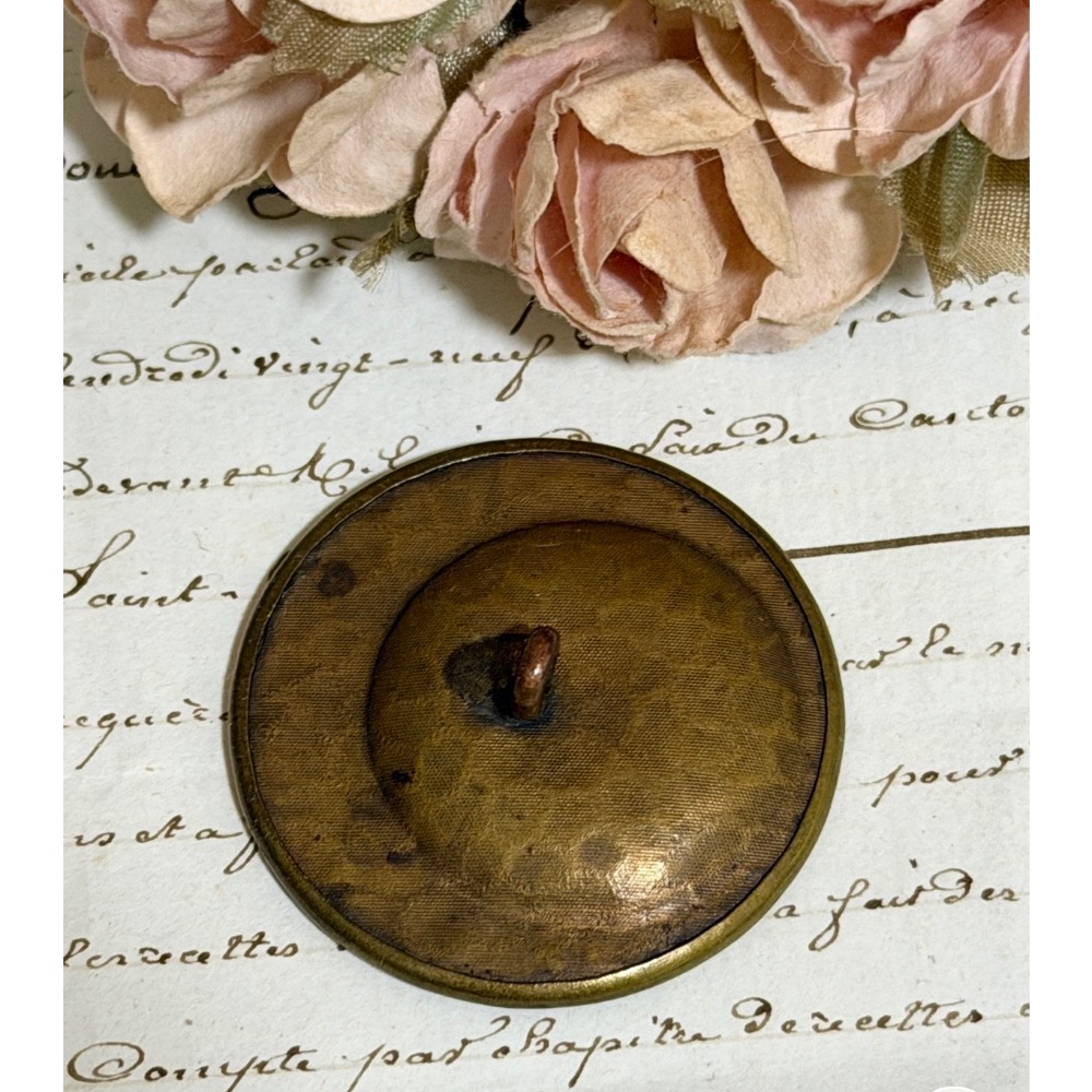 【歐洲珍藏古董】19世紀維多利亞 歌劇Pierrot and Columbine｜法式復古歌劇角色月亮舞者高浮雕故事釦-細節圖3