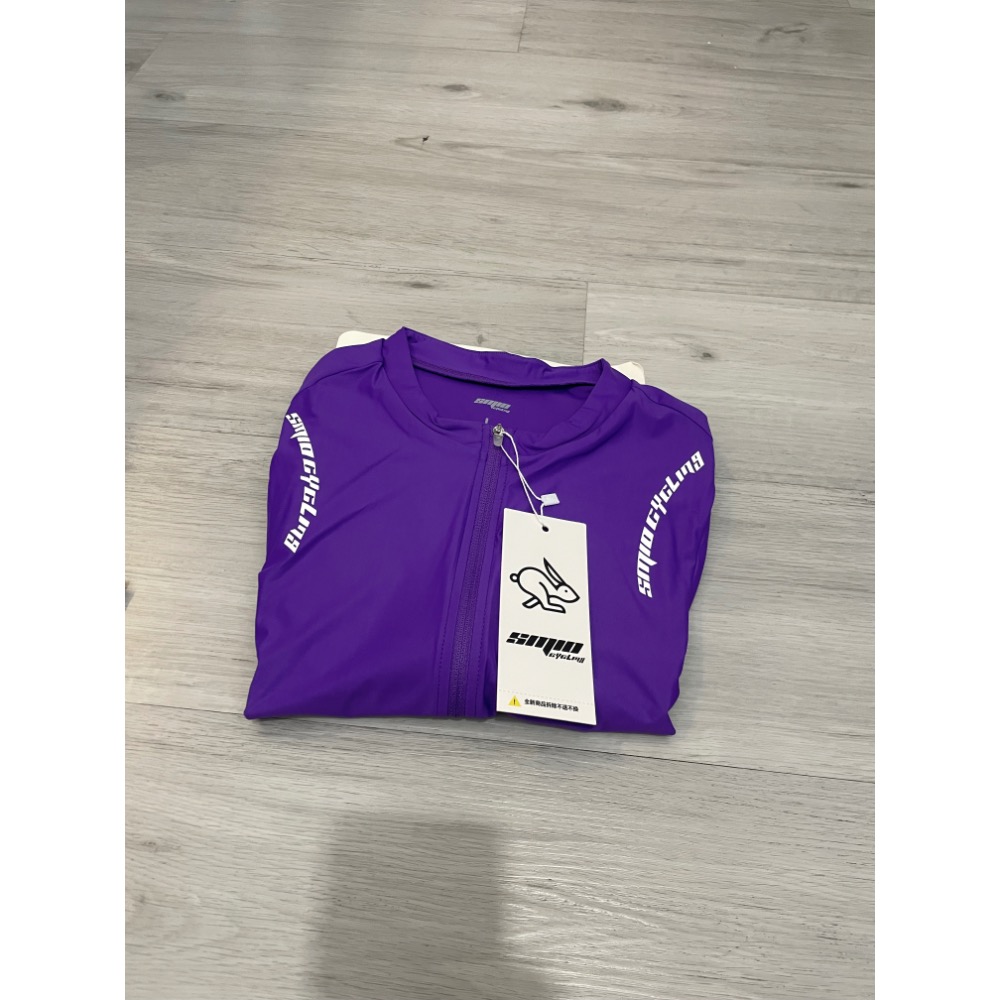 【商品名稱】 ：衝刺兔 男生上衣 全新 尺寸L 【商品價格】：450 【商品地點】：南投埔里 【-細節圖2