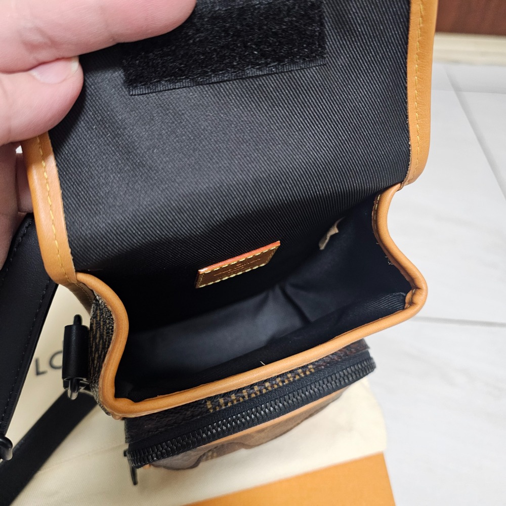 LV 路易威登 Nigo聯名款 NANO AMAZ ONE N40357 信差袋 相機包 肩背包 斜挎包 現貨-細節圖6