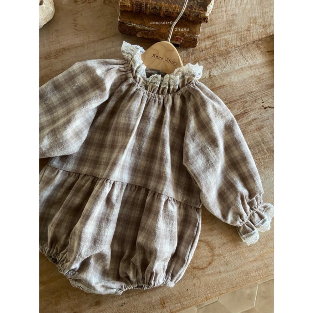 正韓童裝 現貨 韓製 刺繡格紋布蕾絲包屁衣 隔天出貨-細節圖7