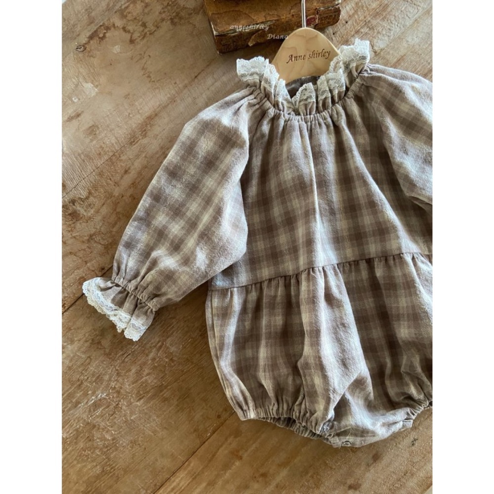 正韓童裝 現貨 韓製 刺繡格紋布蕾絲包屁衣 隔天出貨-細節圖11