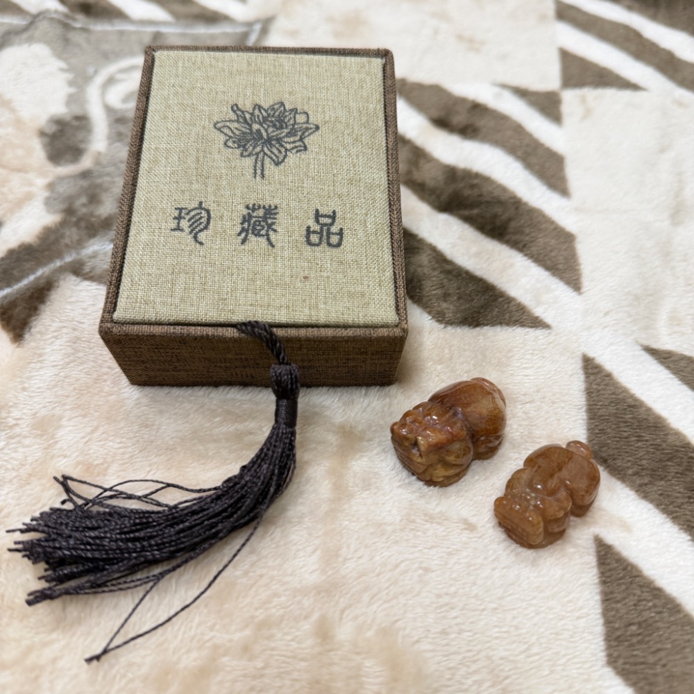 貔貅 滿版 紅銅鈦 鈦晶 水晶 礦石 招財 財運 財位 可愛 盒裝-細節圖3