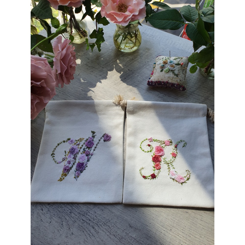 手刺繡 客製化立體玫瑰花束口袋 字母 K-細節圖2