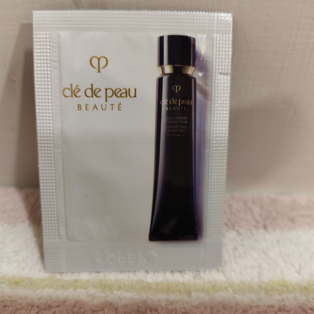 肌膚之鑰 光采無瑕妝前凝霜 0.3ml SPF25 PA++ (有效期限2027/03/08) Clé de Peau-細節圖2