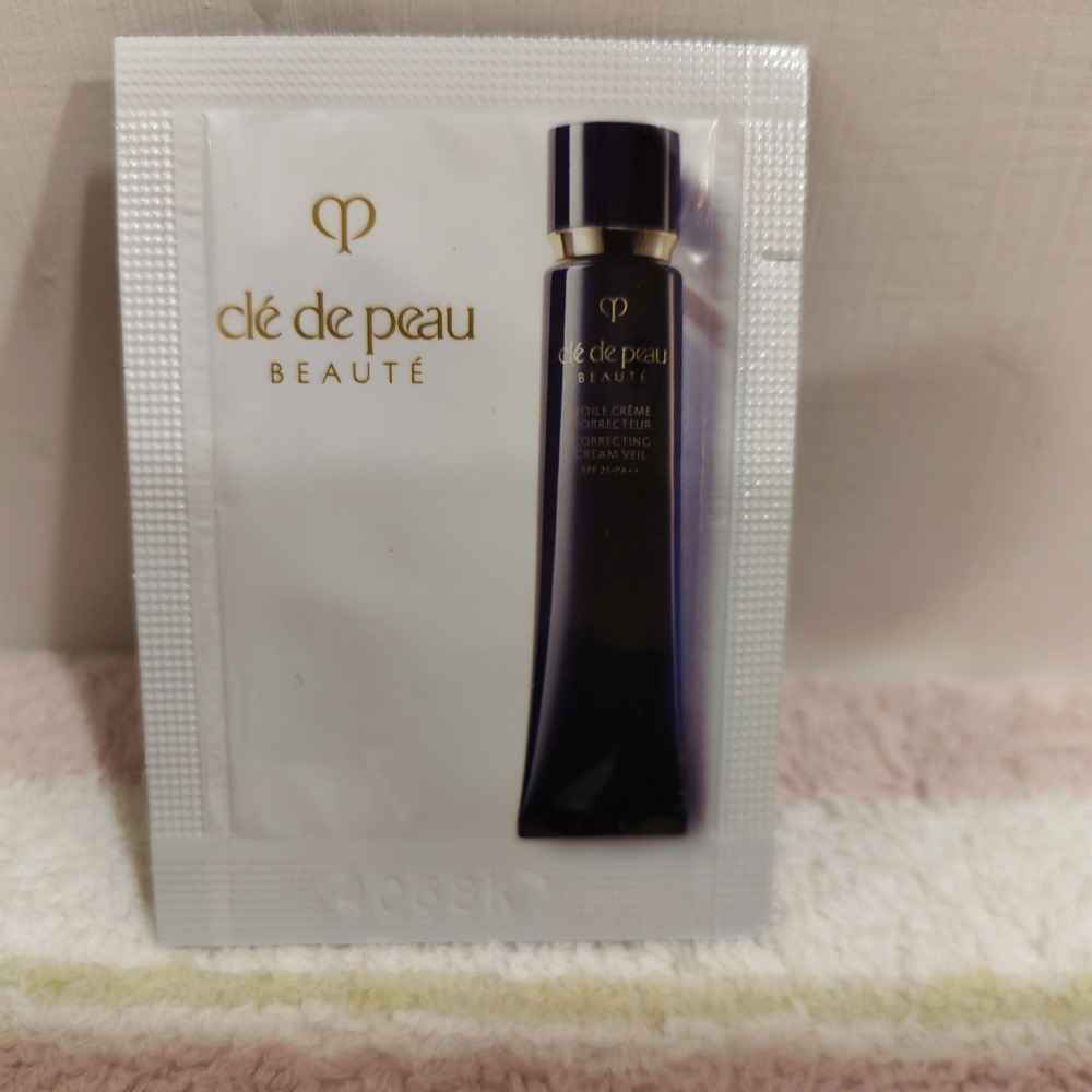 肌膚之鑰 光采無瑕妝前凝霜 0.3ml SPF25 PA++ (有效期限2027/03/08) Clé de Peau-細節圖2