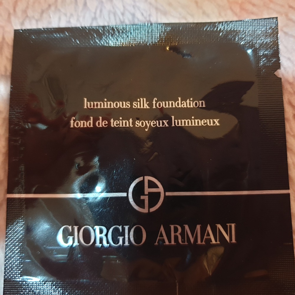 GIORGIO ARMANI 亞曼尼 輕透亮絲光粉底 色號04  1ml-細節圖3