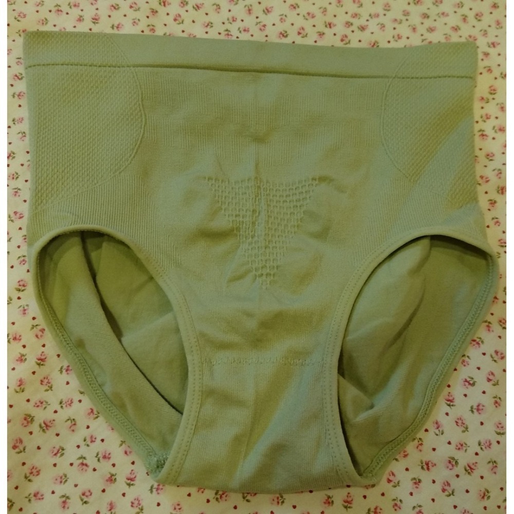 全新品 綠色 中腰 收腹 無痕 提臀塑形 石墨烯 抗菌 純棉 三角內褲 束褲 (適合L號穿) 臀部凸設計 綠色及灰色-細節圖3