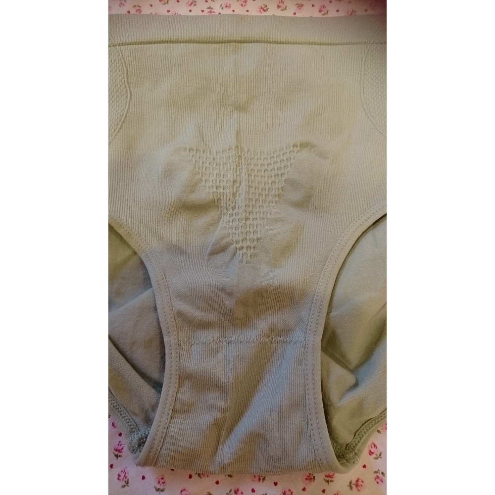 全新品 綠色 中腰 收腹 無痕 提臀塑形 石墨烯 抗菌 純棉 三角內褲 束褲 (適合L號穿) 臀部凸設計 綠色及灰色-細節圖6