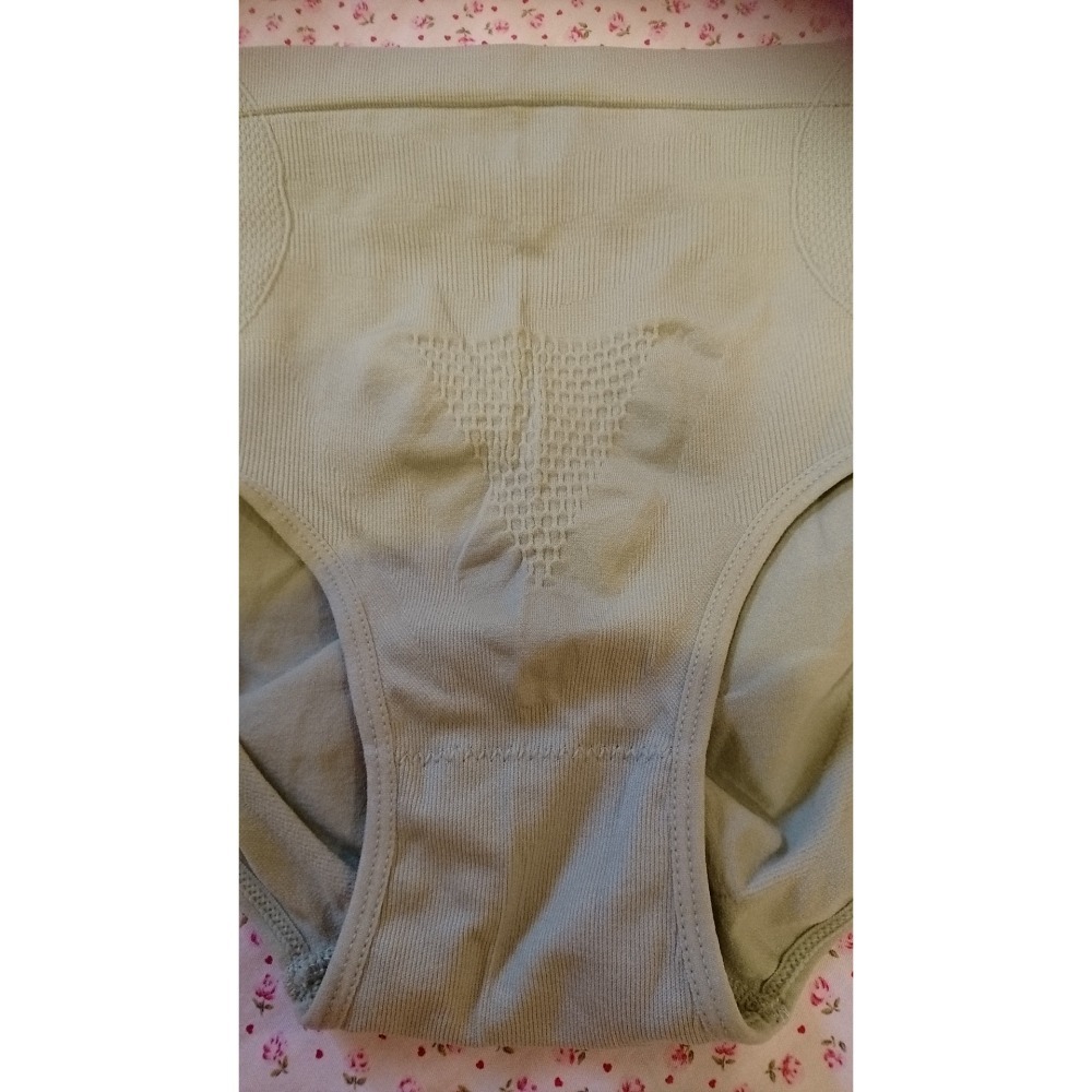 全新品 綠色 中腰 收腹 無痕 提臀塑形 石墨烯 抗菌 純棉 三角內褲 束褲 (適合L號穿) 臀部凸設計 綠色及灰色-細節圖7