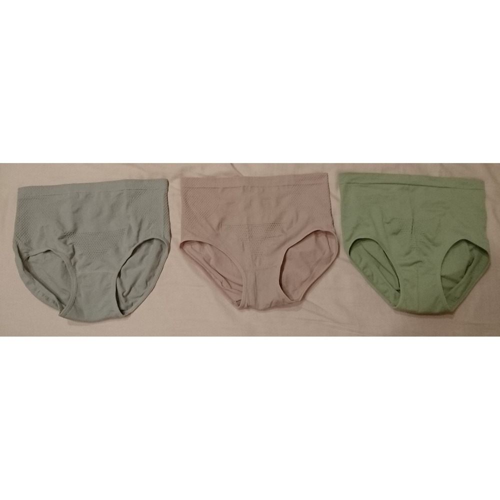 全新品 綠色 中腰 收腹 無痕 提臀塑形 石墨烯 抗菌 純棉 三角內褲 束褲 (適合L號穿) 臀部凸設計 綠色及灰色-細節圖9