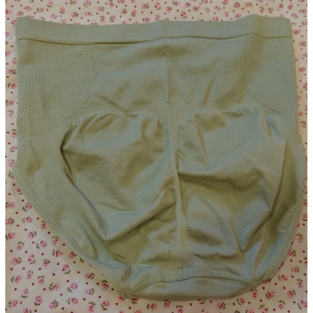 全新品 綠色 中腰 收腹 無痕 提臀塑形 石墨烯 抗菌 純棉 三角內褲 束褲 (適合L號穿) 臀部凸設計 綠色及灰色-細節圖10