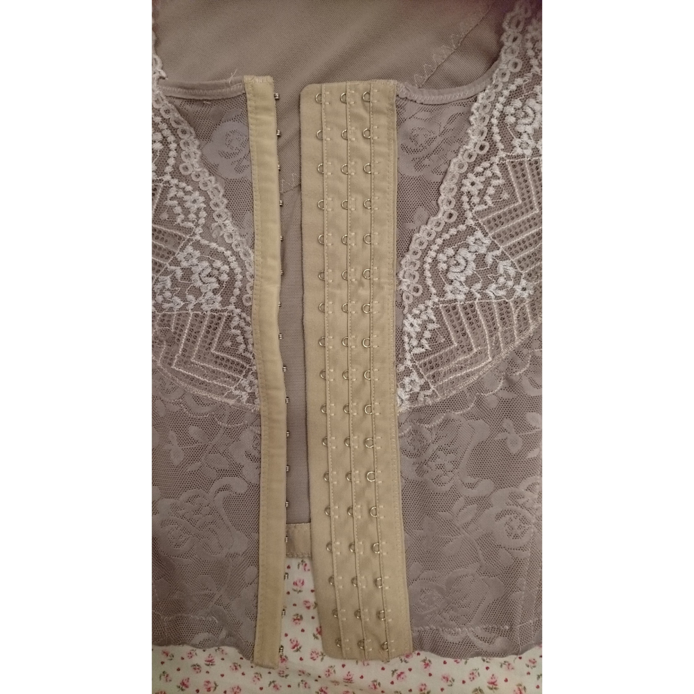 膚色 緹花 塑身背心 馬甲 塑身衣 L~XL 雕塑瘦腰 + 修飾副乳 (3排17扣~6軟鋼條 三排勾扣，可隨身型再調整)-細節圖3
