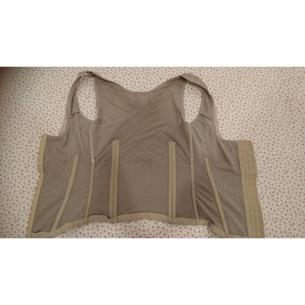 膚色 緹花 塑身背心 馬甲 塑身衣 L~XL 雕塑瘦腰 + 修飾副乳 (3排17扣~6軟鋼條 三排勾扣，可隨身型再調整)-細節圖7