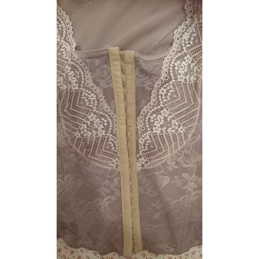 膚色 緹花 塑身背心 馬甲 塑身衣 L~XL 雕塑瘦腰 + 修飾副乳 (3排17扣~6軟鋼條 三排勾扣，可隨身型再調整)-細節圖9