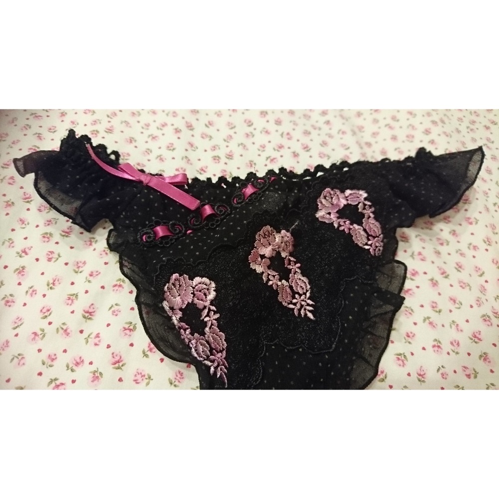日本製造 Himico 桃紅色 精緻 玫瑰 刺繡 圖騰 黑色 丁字褲 背後有蝴蝶結造型 M號 內褲-細節圖4