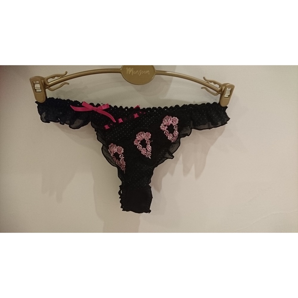 日本製造 Himico 桃紅色 精緻 玫瑰 刺繡 圖騰 黑色 丁字褲 背後有蝴蝶結造型 M號 內褲-細節圖7