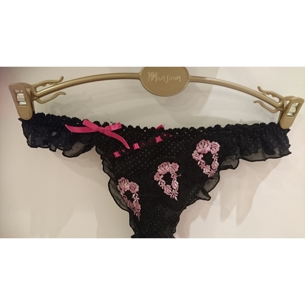 日本製造 Himico 桃紅色 精緻 玫瑰 刺繡 圖騰 黑色 丁字褲 背後有蝴蝶結造型 M號 內褲-細節圖8