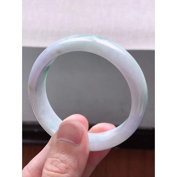 紫羅蘭飄綠春彩橢圓貴妃翡翠玉鐲長內徑57.2mm，適合55.2正圈-A023018湧翠坊天然老坑A貨緬甸翡翠手鐲-附證書-細節圖2