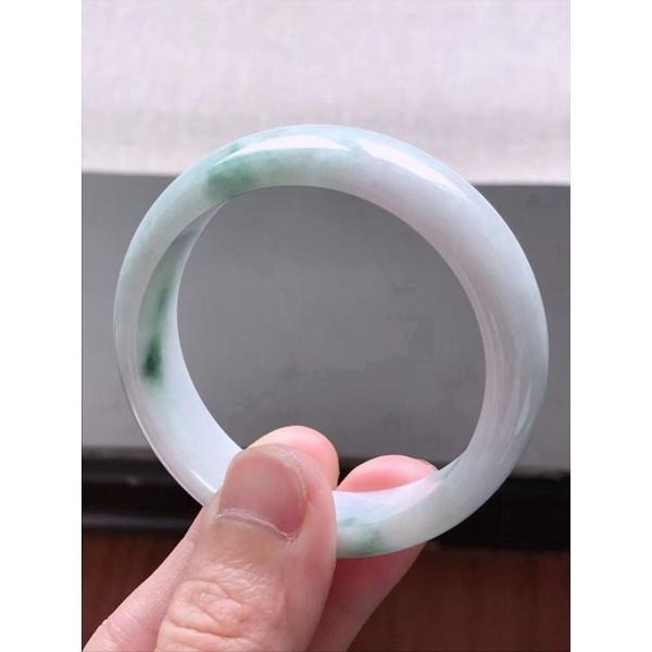 紫羅蘭飄綠春彩橢圓貴妃翡翠玉鐲長內徑57.2mm，適合55.2正圈-A023018湧翠坊天然老坑A貨緬甸翡翠手鐲-附證書-細節圖3