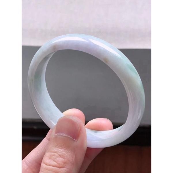 紫羅蘭飄綠春彩橢圓貴妃翡翠玉鐲長內徑57.2mm，適合55.2正圈-A023018湧翠坊天然老坑A貨緬甸翡翠手鐲-附證書-細節圖4