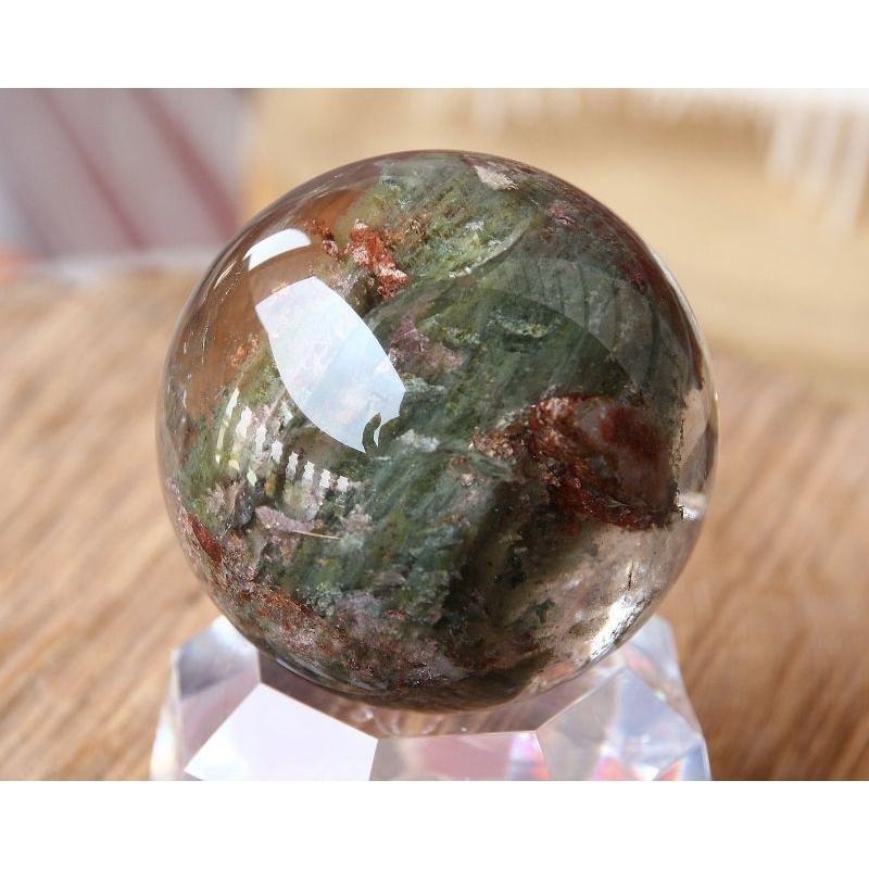 近玻璃體清透、天然意象綠幽靈多彩幽靈水晶球，直徑42mm，重103克-湧翠坊天然水晶-細節圖2