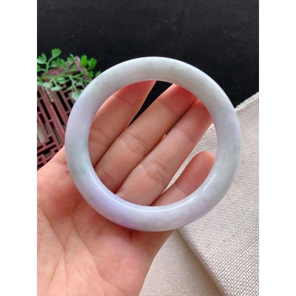 亮紫羅蘭多處飄陽綠春彩 圓條 圓骨玉鐲-內徑約55.5mm-A038033__湧翠坊天然老坑A貨緬甸翡翠手鐲-附證書-細節圖3