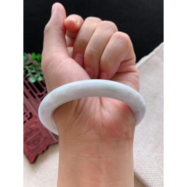 亮紫羅蘭多處飄陽綠春彩 圓條 圓骨玉鐲-內徑約55.5mm-A038033__湧翠坊天然老坑A貨緬甸翡翠手鐲-附證書-細節圖6