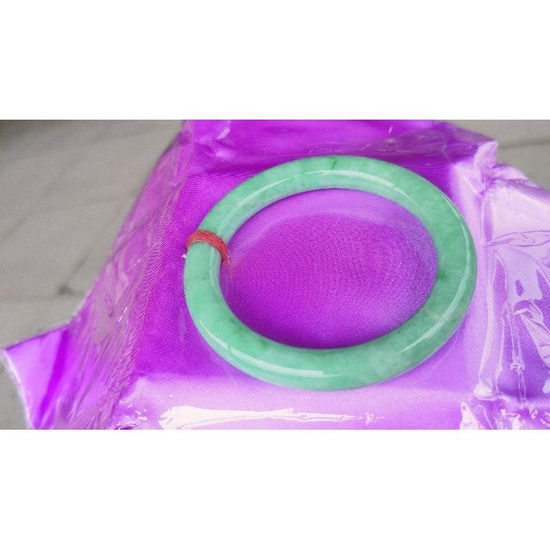 亮陽綠飄 正陽綠 色澤鮮豔 滿綠 圓條 圓骨玉鐲手鐲-內徑約56.5mm__A008008-A貨 緬甸翡翠 手鐲-附證書-細節圖4