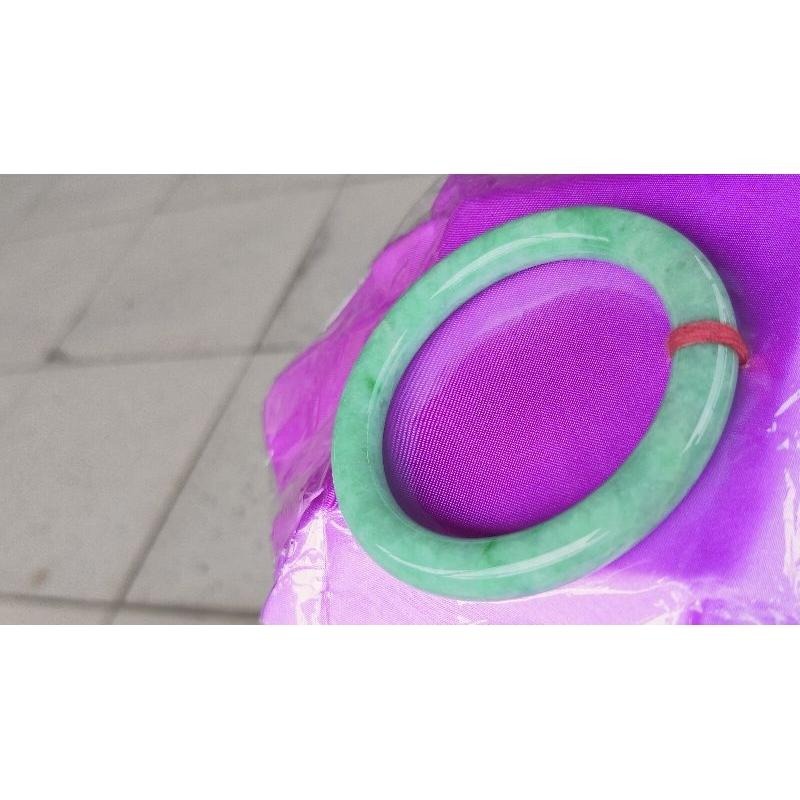 亮陽綠飄 正陽綠 色澤鮮豔 滿綠 圓條 圓骨玉鐲手鐲-內徑約56.5mm__A008008-A貨 緬甸翡翠 手鐲-附證書-細節圖5