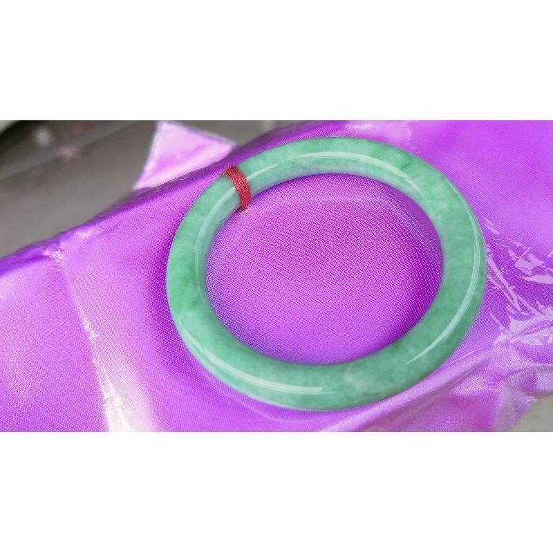 亮陽綠飄 正陽綠 色澤鮮豔 滿綠 圓條 圓骨玉鐲手鐲-內徑約56.5mm__A008008-A貨 緬甸翡翠 手鐲-附證書-細節圖6