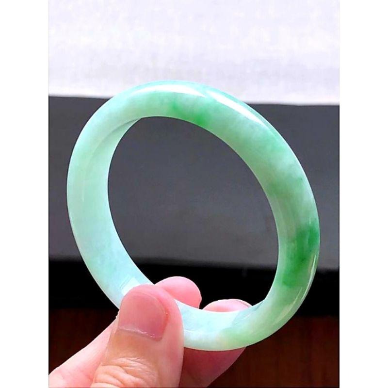 亮陽綠飄正陽綠 色澤鮮豔 滿綠翡翠玉鐲手鐲-內徑約58mm-A0450058-湧翠坊天然老坑A貨緬甸翡翠手鐲-附證書-細節圖2