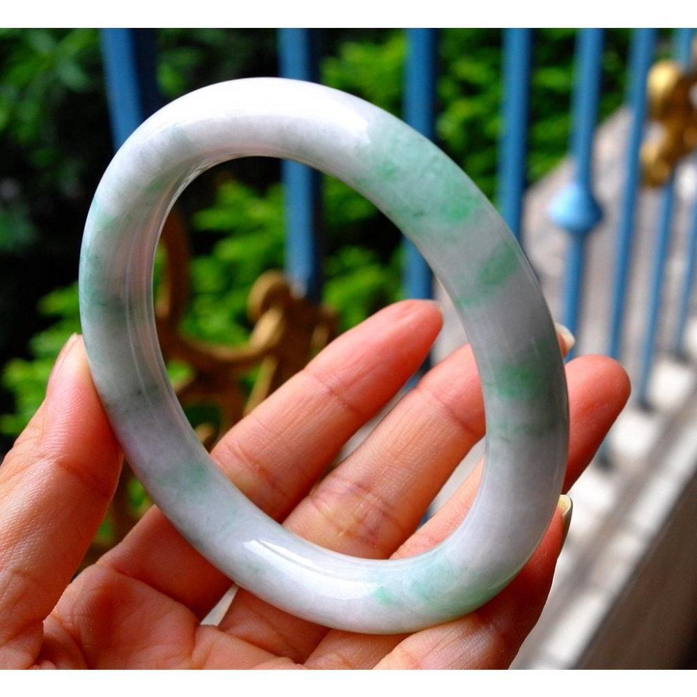 飄滿亮陽綠花圓骨 圓條 翡翠 玉鐲 手鐲 -內徑約55.7mm-A045021-湧翠坊天然老坑A貨緬甸翡翠手鐲-附證書-細節圖3
