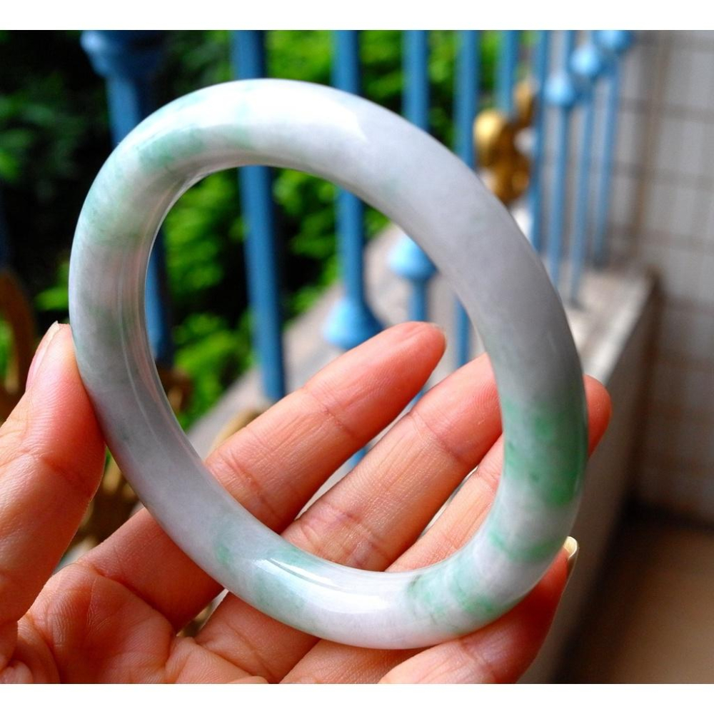 飄滿亮陽綠花圓骨 圓條 翡翠 玉鐲 手鐲 -內徑約55.7mm-A045021-湧翠坊天然老坑A貨緬甸翡翠手鐲-附證書-細節圖4