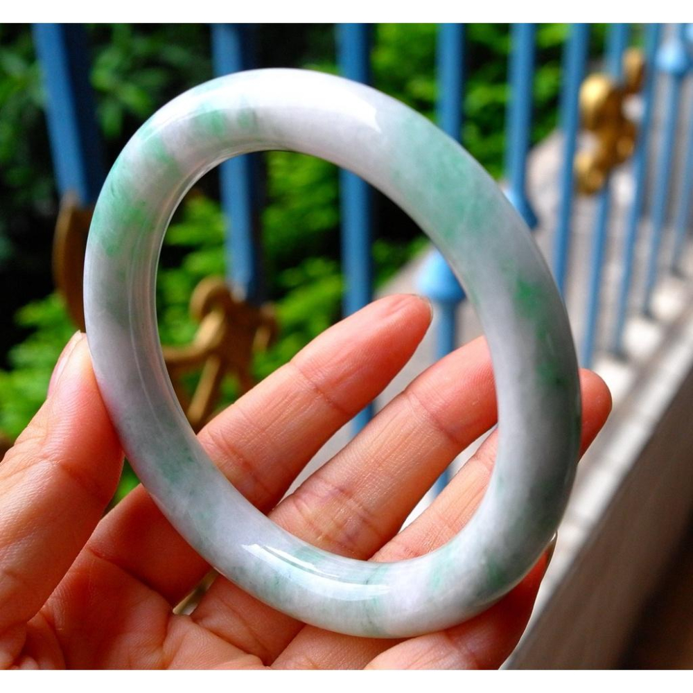 飄滿亮陽綠花圓骨 圓條 翡翠 玉鐲 手鐲 -內徑約55.7mm-A045021-湧翠坊天然老坑A貨緬甸翡翠手鐲-附證書-細節圖5