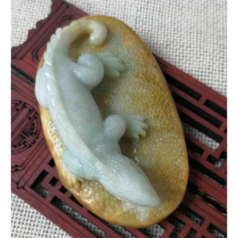 湧翠坊A貨 緬甸翡翠 吊墜 -附證書-顏色鮮豔 今非昔比 蜥蜴翡翠 擺件 -V051-細節圖6