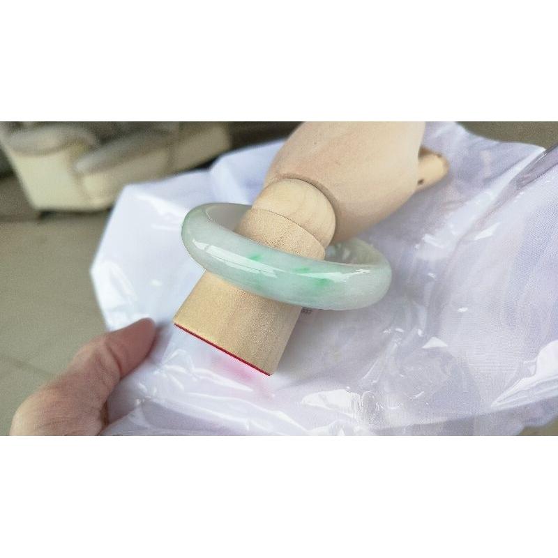 亮白底青飄 陽綠 翡翠 玉鐲 手鐲 -內徑約56.3mm-A045005-湧翠坊天然老坑A貨 緬甸翡翠 -附證書-細節圖7