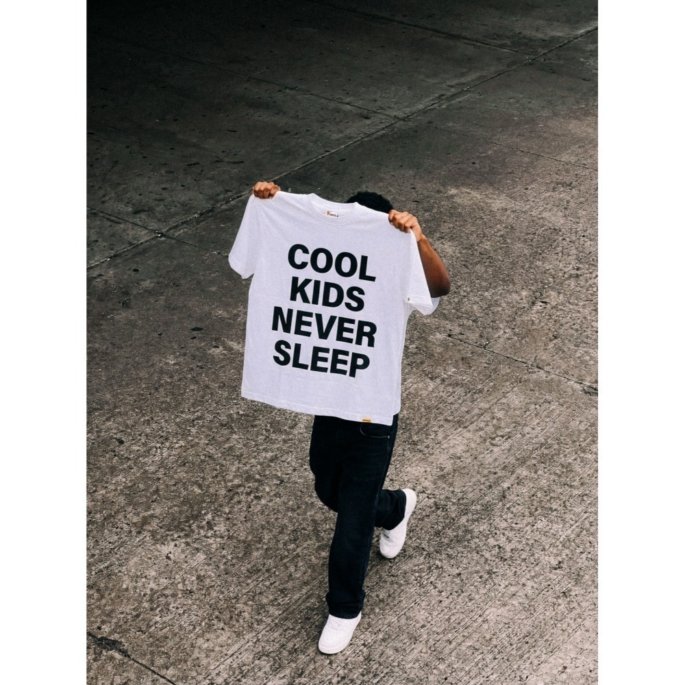 LOTSSUPPLYCO. COOL KIDS NEVER SLEEP(短袖,白色)-細節圖5
