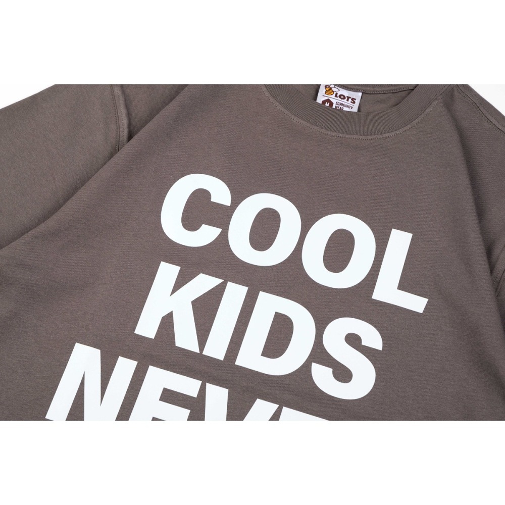 LOTSSUPPLYCO. COOL KIDS NEVER SLEEP(短袖,深灰色)-細節圖9