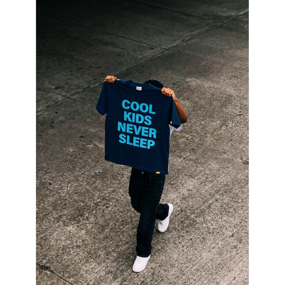 LOTSSUPPLYCO. COOL KIDS NEVER SLEEP(短袖,深藍)-細節圖5
