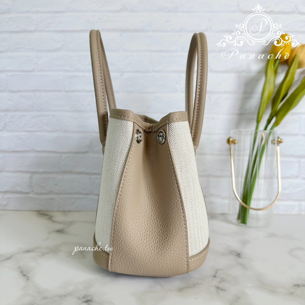 HERMÈS Garden Party風格手工創作包 奶茶卡其色高級超纖皮 附飛馬掛飾與絲巾 可手提側背斜背-細節圖3