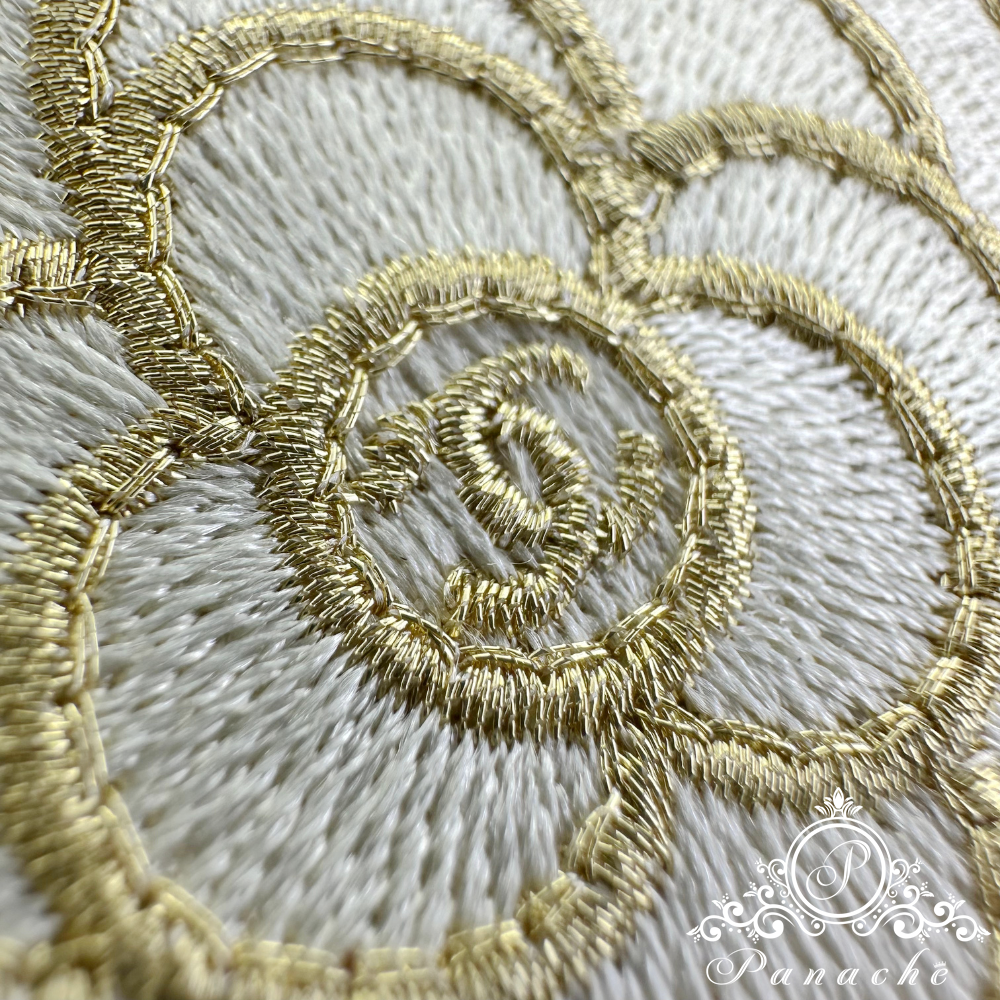 CHANEL VIP滿額禮 香檳金刺繡山茶花掛飾 雙C LOGO 包包吊飾 車掛飾 附原盒-細節圖2