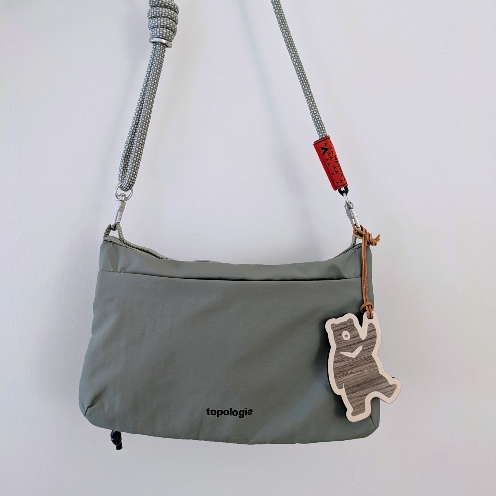 ( Alpine Days 原創商品 )  Hello 台灣黑熊 木製吊飾-細節圖4