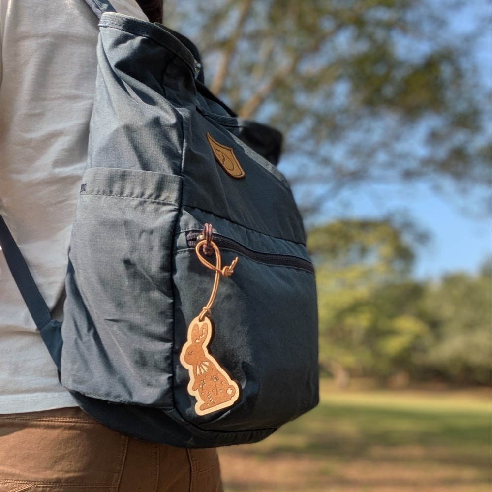 ( Alpine Days 原創商品 )  花草兔兔 木製吊飾-細節圖5