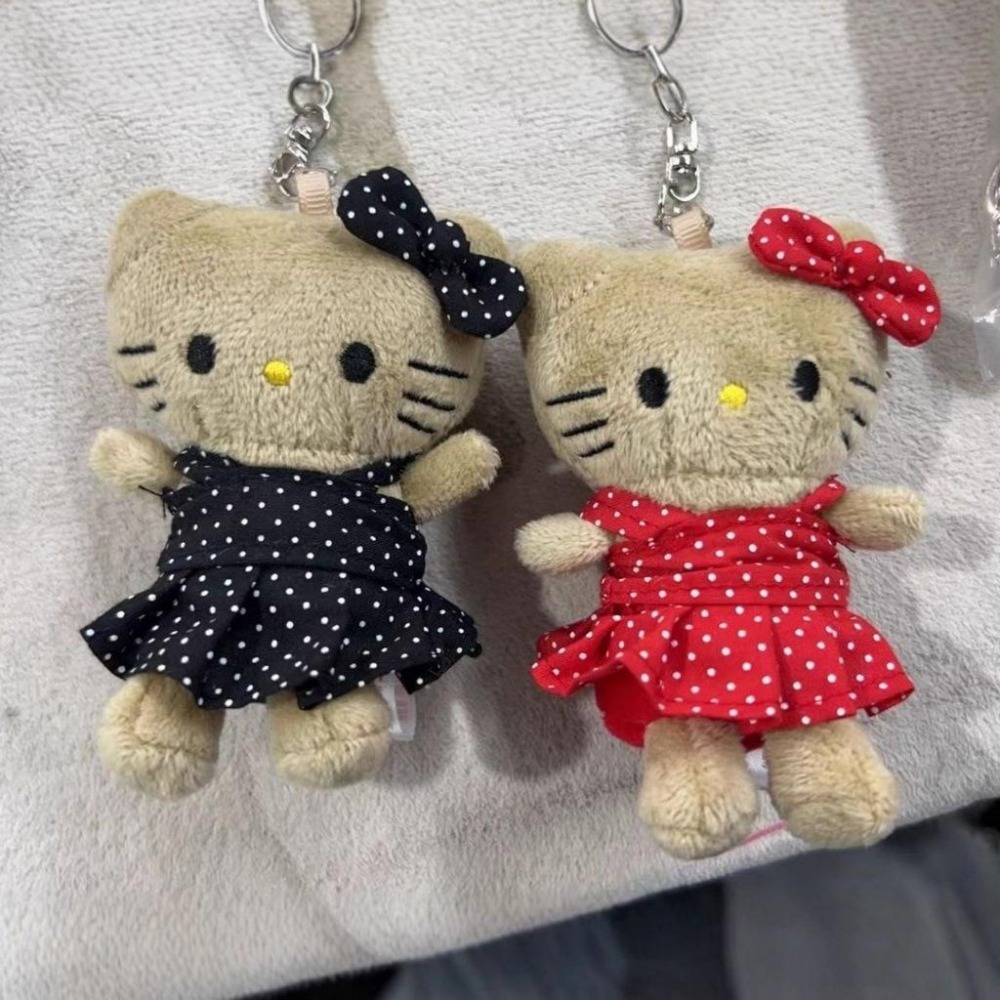 𝑯𝒖＇𝒔＞現貨．隔日到貨｜Hello Kitty凱蒂貓小波點洋裝裙吊飾 少女心爆棚 甜妹吊墜 小掛件 鑰匙圈 背包掛件-細節圖2